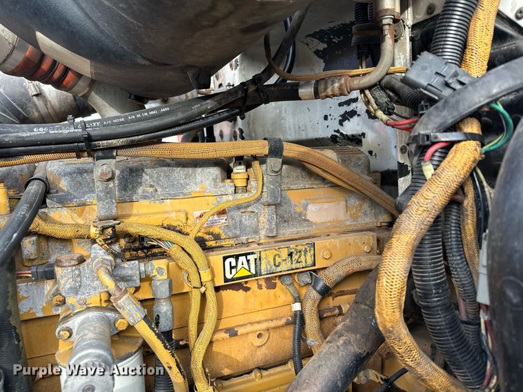 image for item LO9366 2000 Peterbilt 385  dump truck