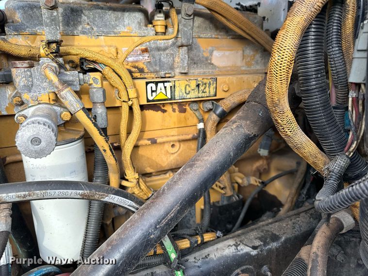 image for item LO9366 2000 Peterbilt 385  dump truck