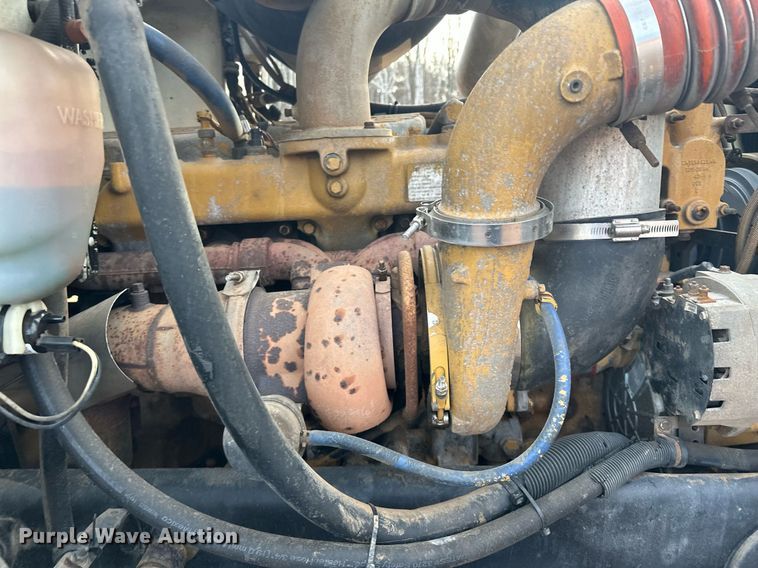 image for item LO9366 2000 Peterbilt 385  dump truck