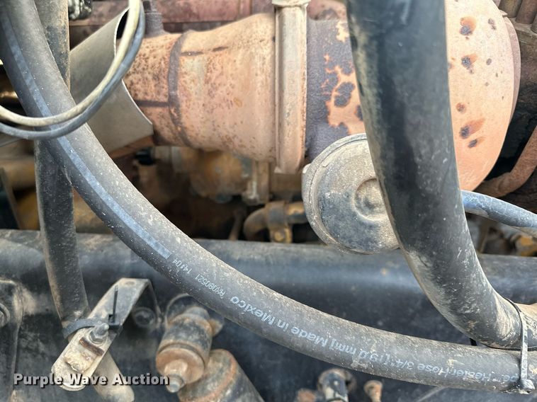 image for item LO9366 2000 Peterbilt 385  dump truck