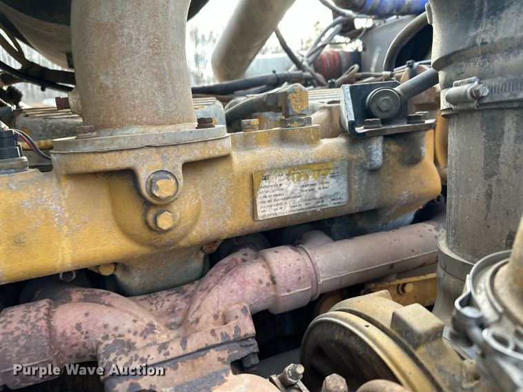 image for item LO9366 2000 Peterbilt 385  dump truck