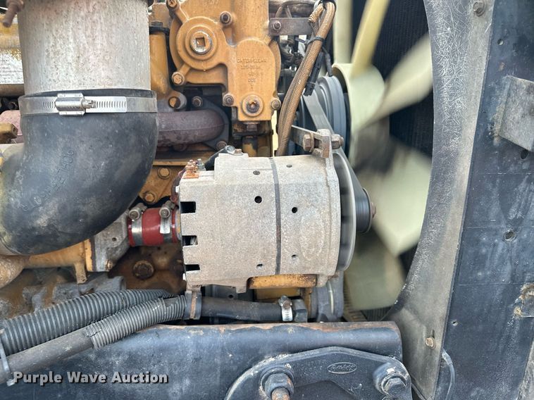 image for item LO9366 2000 Peterbilt 385  dump truck