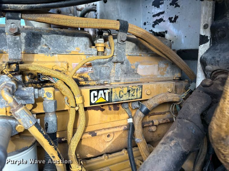 image for item LO9366 2000 Peterbilt 385  dump truck