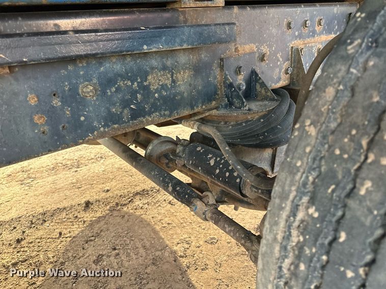 image for item LO9366 2000 Peterbilt 385  dump truck