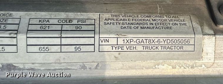 image for item LO9366 2000 Peterbilt 385  dump truck