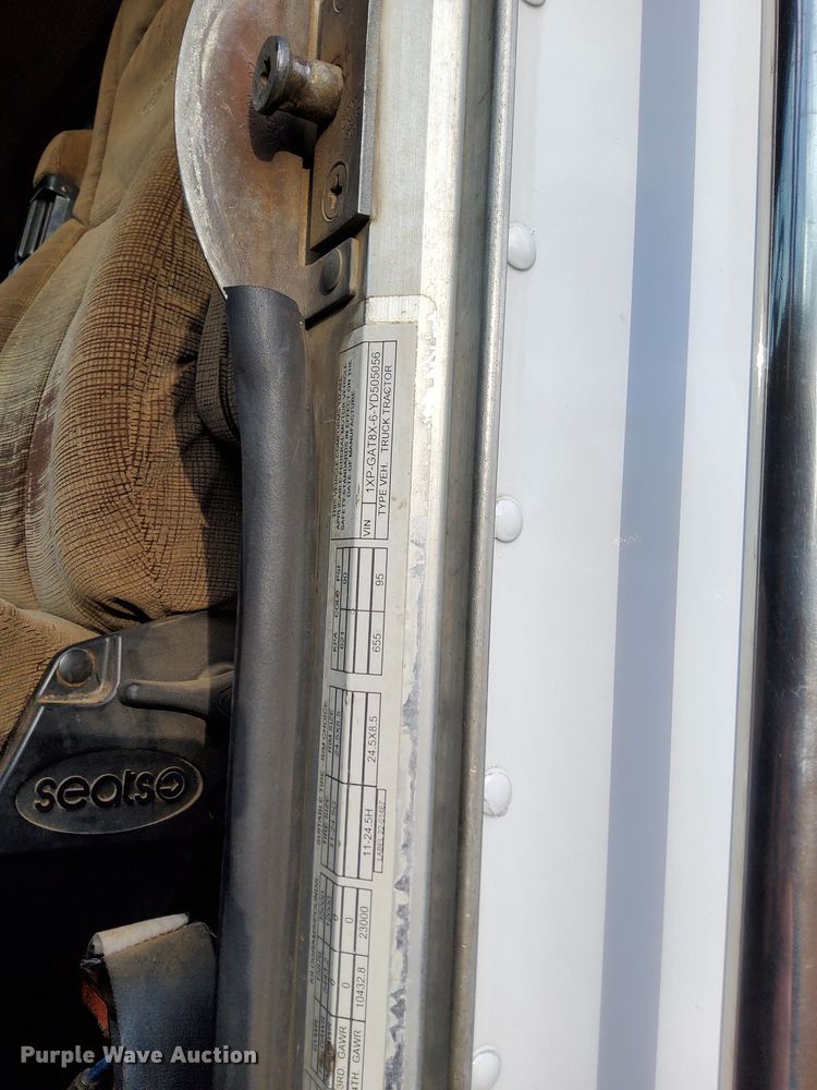 image for item LO9366 2000 Peterbilt 385  dump truck