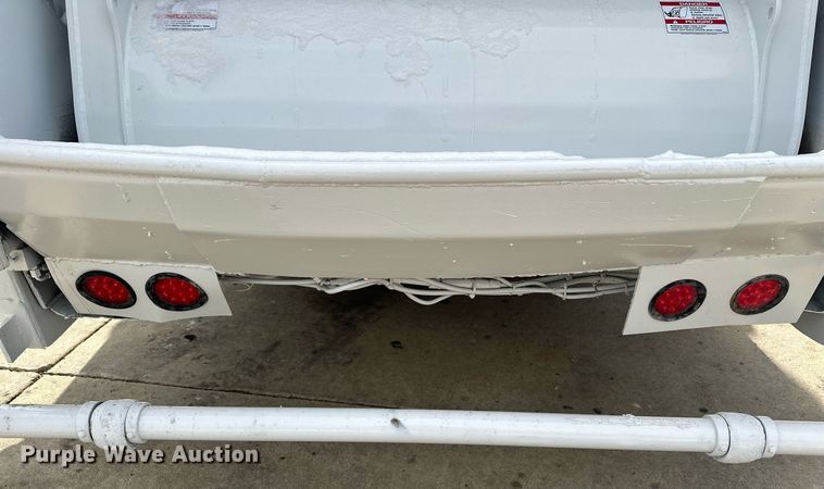 image for item LO9370 2006 International 7400  refuse truck