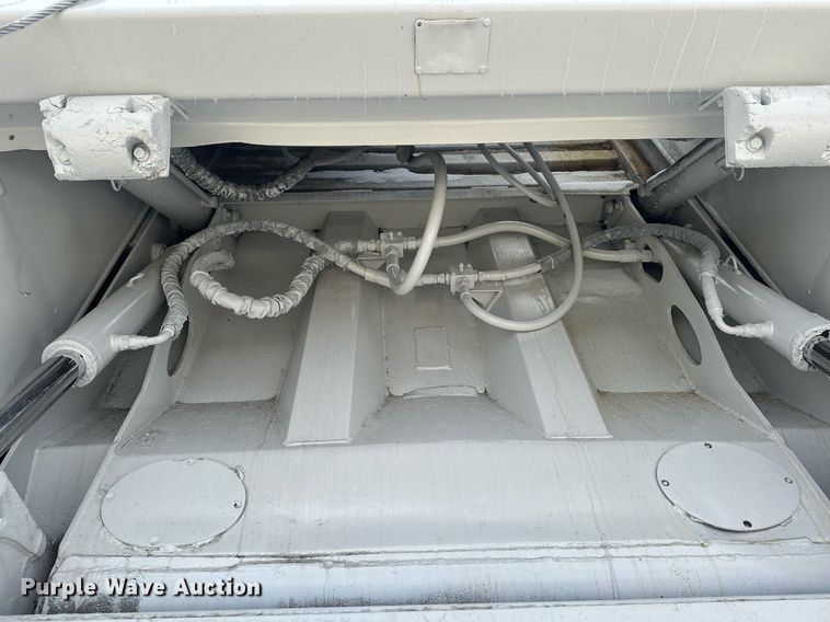 image for item LO9370 2006 International 7400  refuse truck