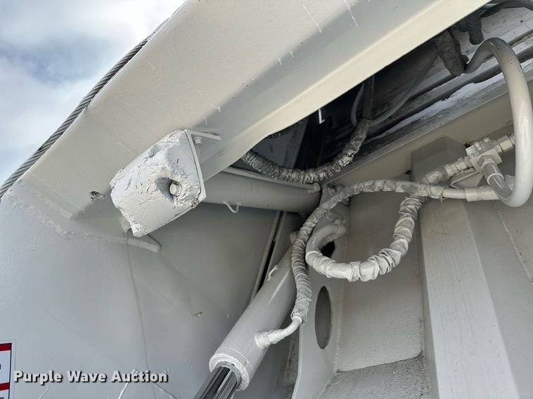 image for item LO9370 2006 International 7400  refuse truck