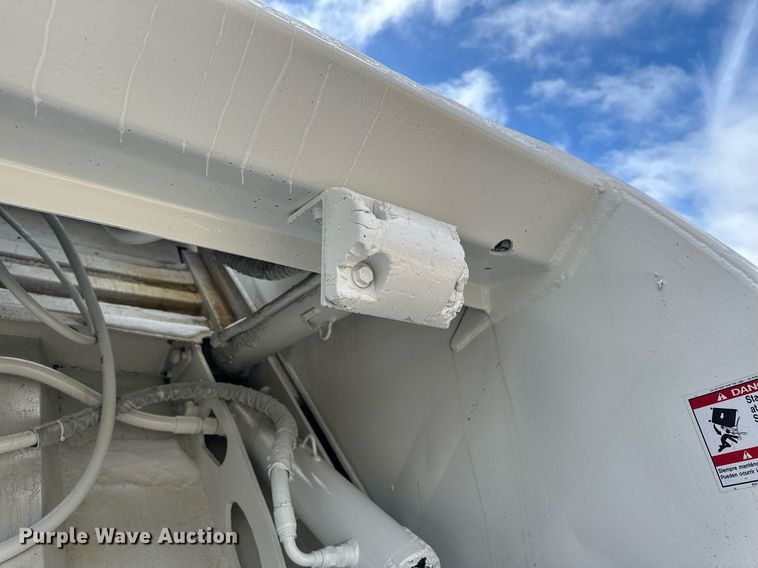 image for item LO9370 2006 International 7400  refuse truck