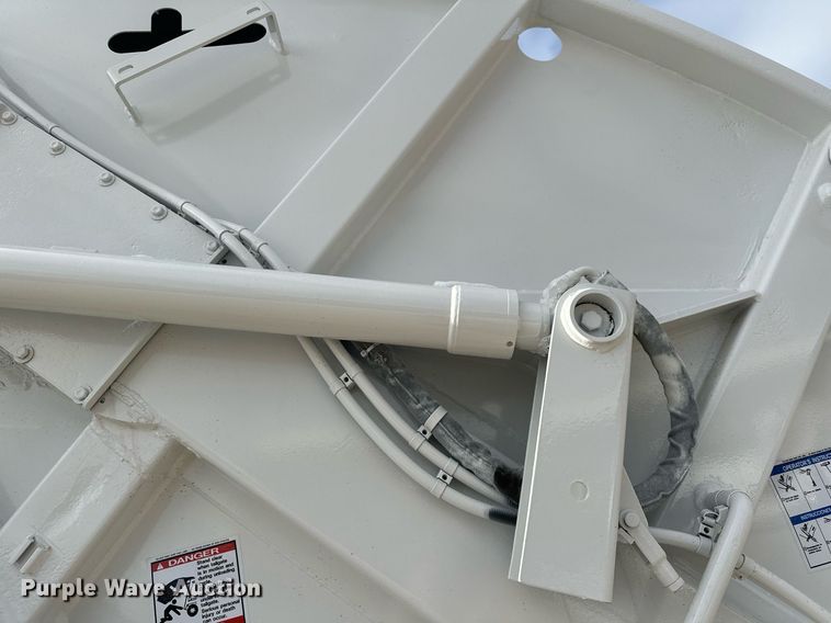 image for item LO9370 2006 International 7400  refuse truck