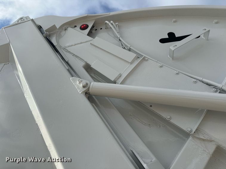 image for item LO9370 2006 International 7400  refuse truck