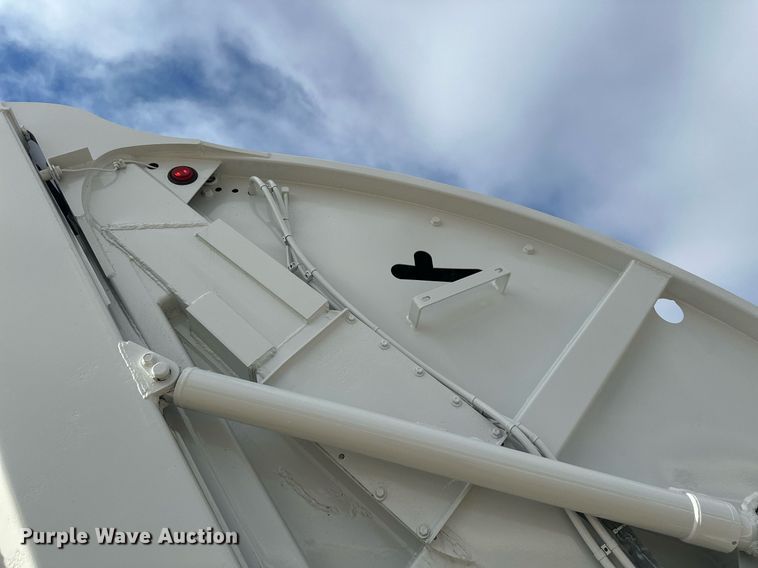 image for item LO9370 2006 International 7400  refuse truck