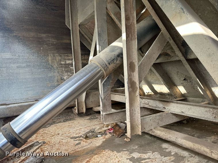 image for item LO9370 2006 International 7400  refuse truck