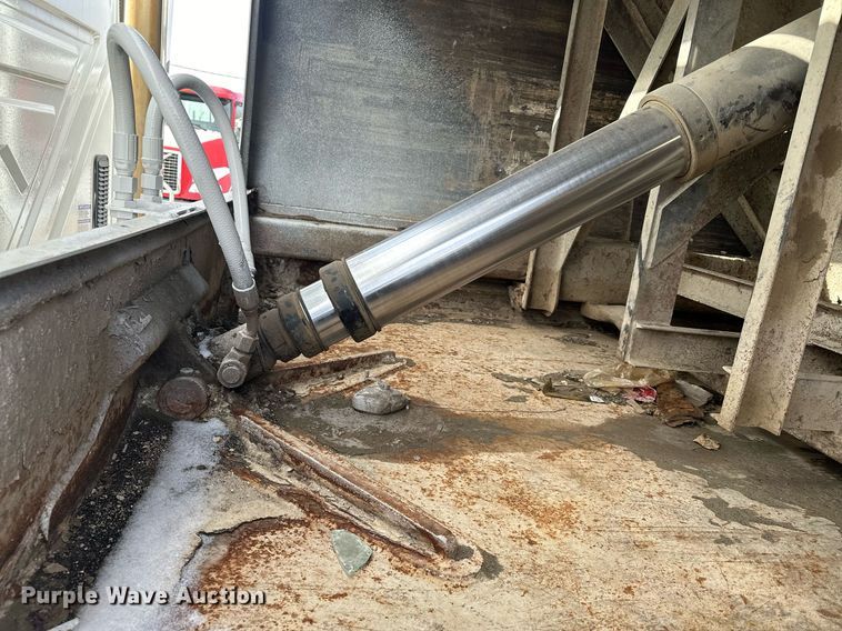 image for item LO9370 2006 International 7400  refuse truck