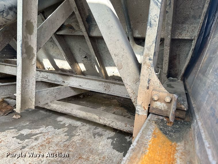 image for item LO9370 2006 International 7400  refuse truck