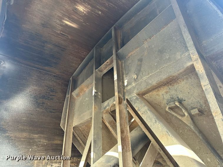 image for item LO9370 2006 International 7400  refuse truck