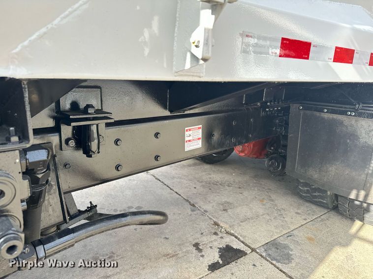 image for item LO9370 2006 International 7400  refuse truck