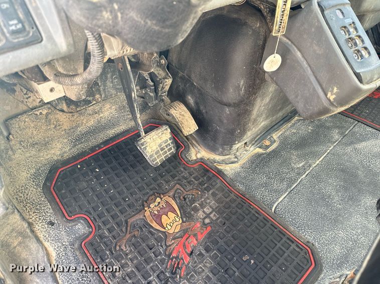 image for item LO9370 2006 International 7400  refuse truck