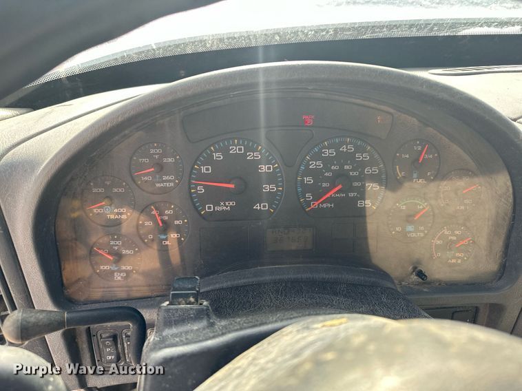 image for item LO9370 2006 International 7400  refuse truck