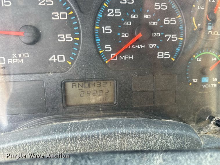 image for item LO9370 2006 International 7400  refuse truck