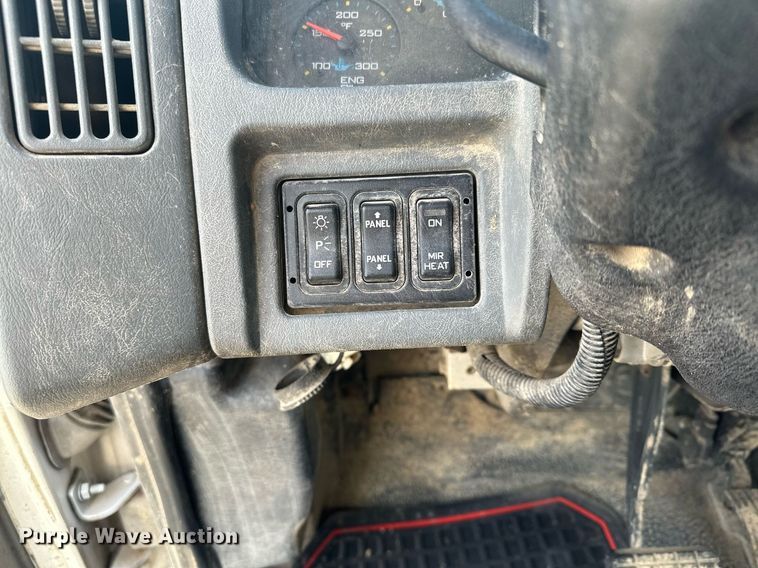 image for item LO9370 2006 International 7400  refuse truck