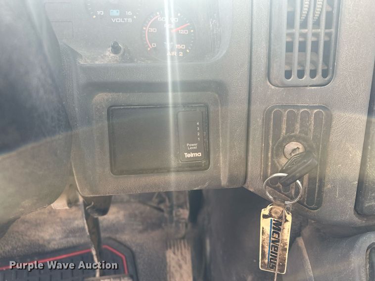 image for item LO9370 2006 International 7400  refuse truck