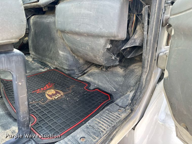 image for item LO9370 2006 International 7400  refuse truck