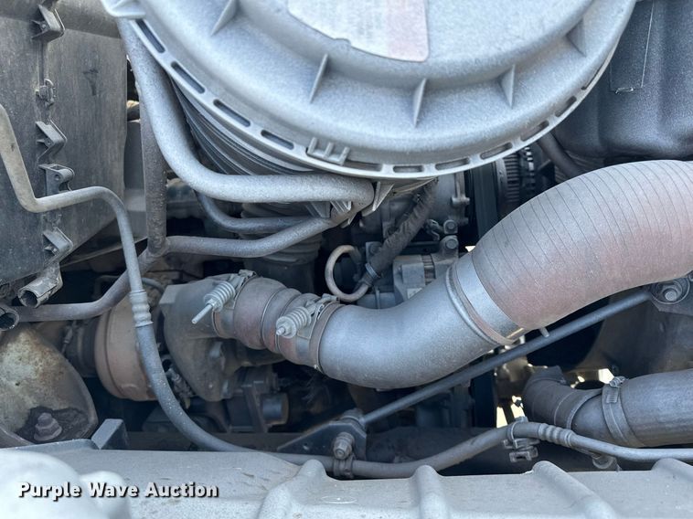 image for item LO9370 2006 International 7400  refuse truck