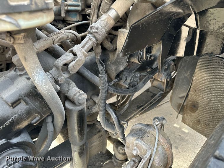 image for item LO9370 2006 International 7400  refuse truck