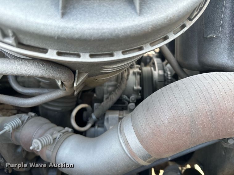 image for item LO9370 2006 International 7400  refuse truck