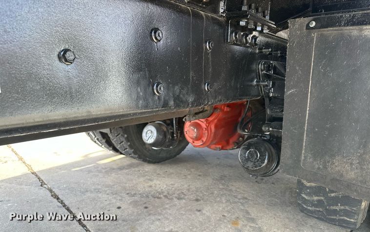 image for item LO9370 2006 International 7400  refuse truck