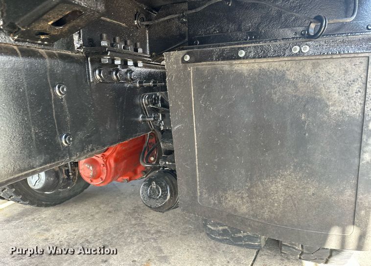 image for item LO9370 2006 International 7400  refuse truck