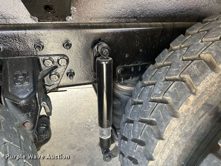 image for item LO9370 2006 International 7400  refuse truck