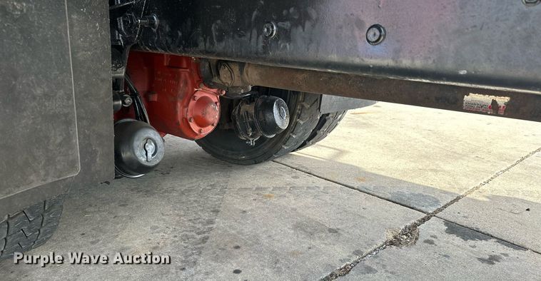 image for item LO9370 2006 International 7400  refuse truck