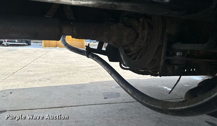 image for item LO9370 2006 International 7400  refuse truck