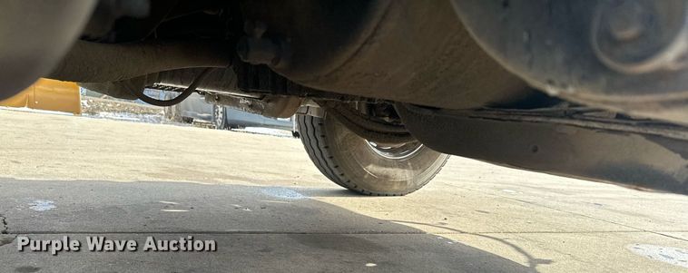 image for item LO9370 2006 International 7400  refuse truck