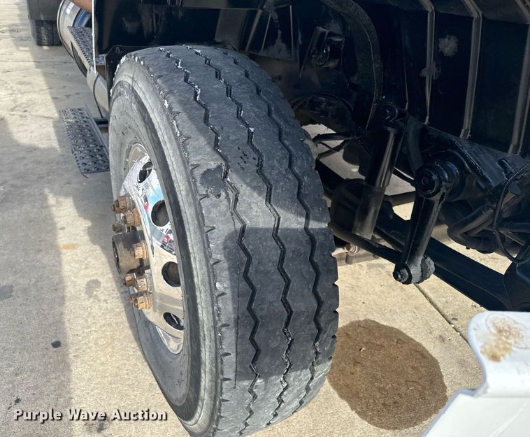 image for item LO9370 2006 International 7400  refuse truck