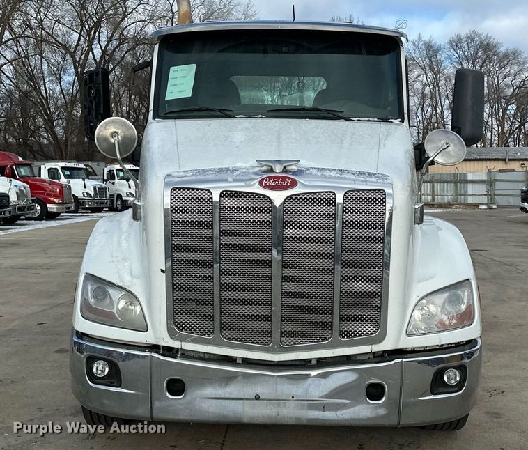 image for item LO9371 2016 Peterbilt 579  semi truck