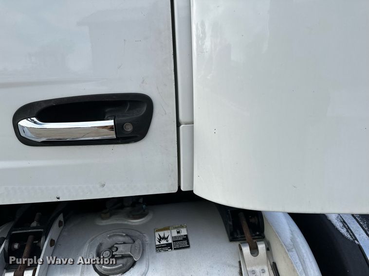 image for item LO9371 2016 Peterbilt 579  semi truck