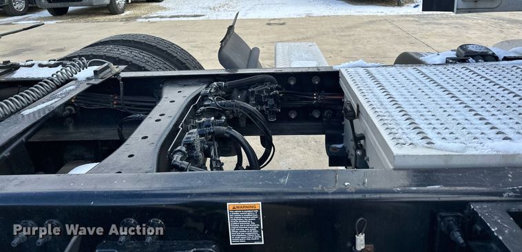 image for item LO9371 2016 Peterbilt 579  semi truck