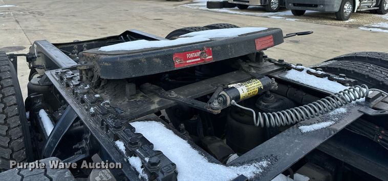 image for item LO9371 2016 Peterbilt 579  semi truck