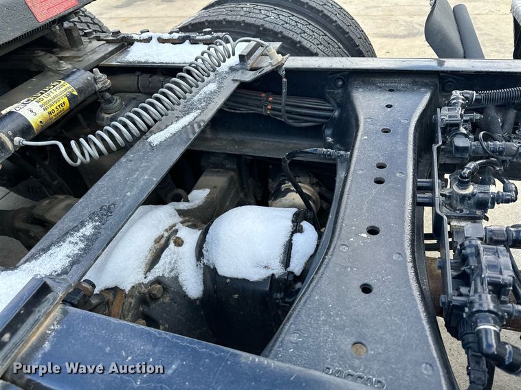 image for item LO9371 2016 Peterbilt 579  semi truck