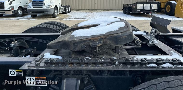 image for item LO9371 2016 Peterbilt 579  semi truck