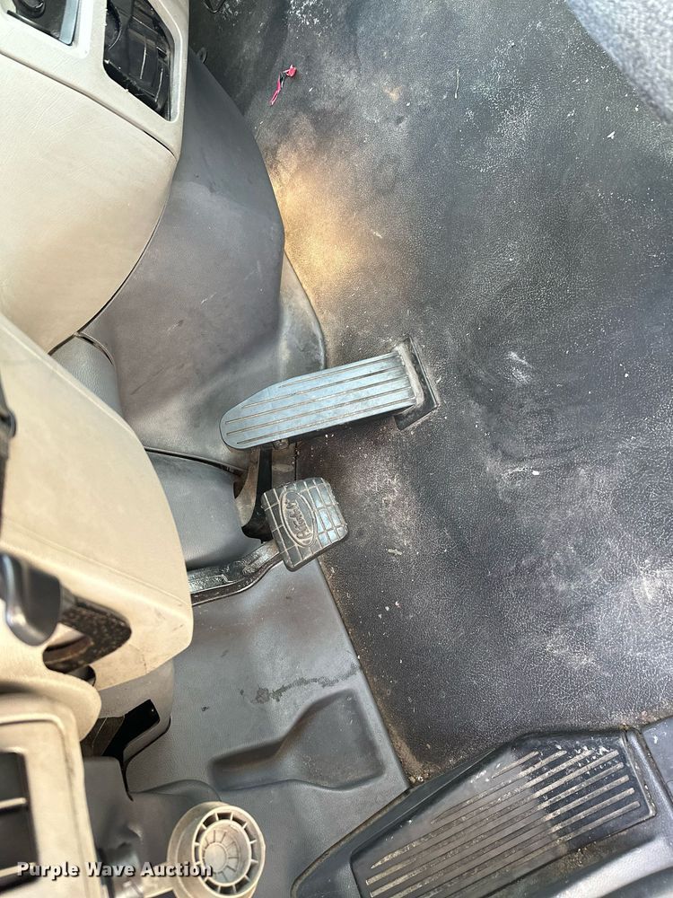 image for item LO9371 2016 Peterbilt 579  semi truck