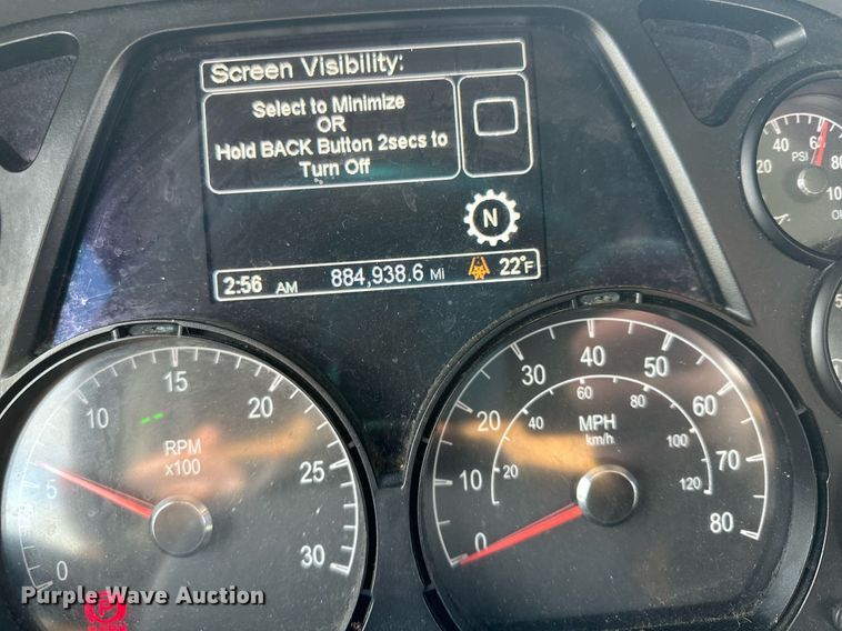 image for item LO9371 2016 Peterbilt 579  semi truck