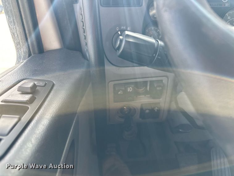 image for item LO9371 2016 Peterbilt 579  semi truck