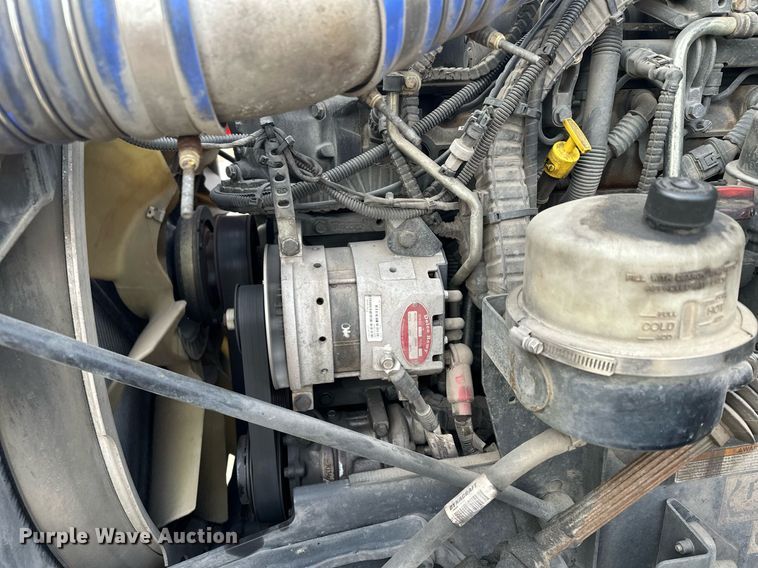 image for item LO9371 2016 Peterbilt 579  semi truck