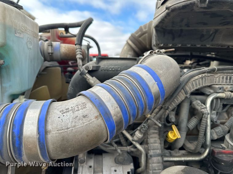 image for item LO9371 2016 Peterbilt 579  semi truck