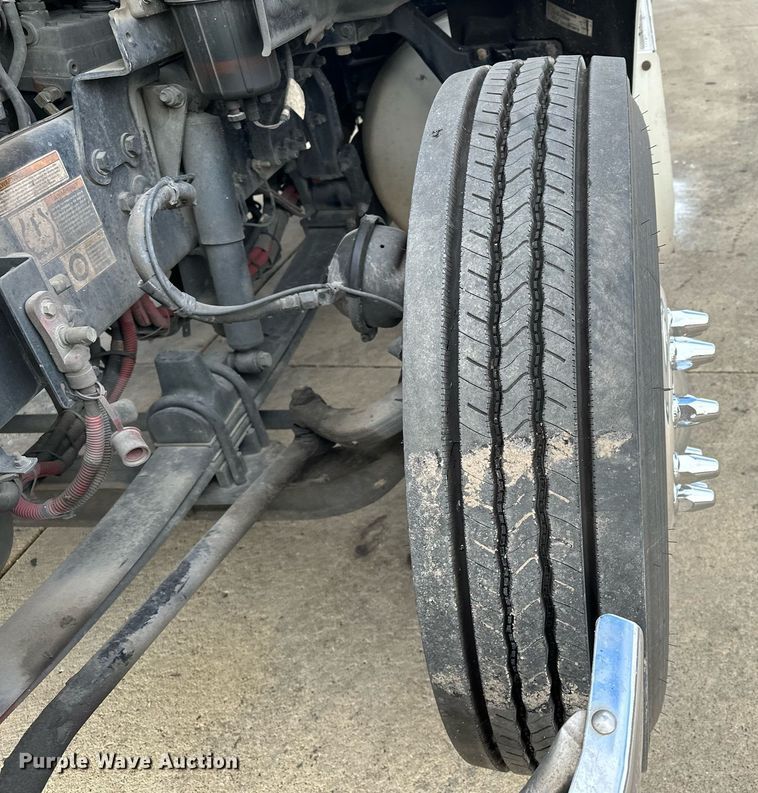 image for item LO9371 2016 Peterbilt 579  semi truck